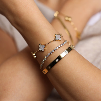 Clover Perlmutt Armband