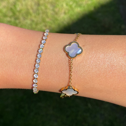 Clover Perlmutt Armband