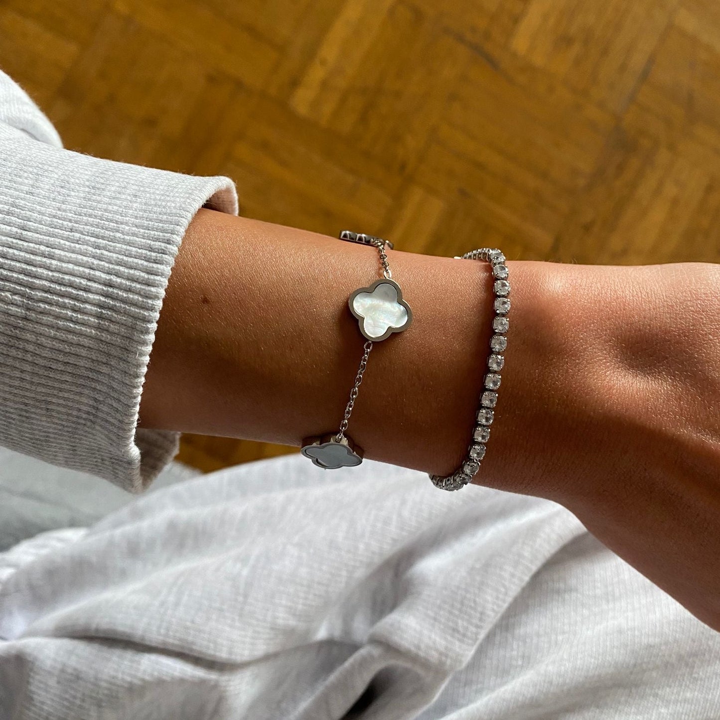 Clover Perlmutt Armband